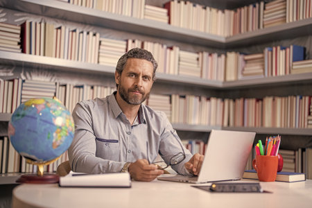 Teacher do remote education with virtual classes. remote school education. teacher teaching online...