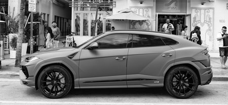 Miami, Florida, USA - December 08, 2024: Luxur green y sport car of Lamborghini Urus S type. Car of Lamborghini Urus parked outside. Lamborghini Urus, side view. 2024 Lamborghini Urus S SUV car.のeditorial素材