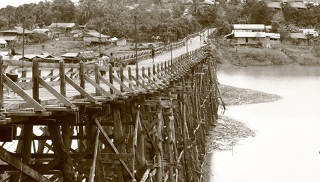 Wooden bridge at Sangkhla Buri district and is across Tsonga Licking River. It is old wooden bridge and is called Auttamanusorn wooden bridge or Mon wooden bridge. It was destroyed by storm in 2013 and was rebuilt in 2014.のeditorial素材