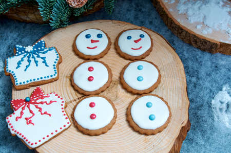 Christmas gingerbread in the shape of merry men. Christmas tree in the background.