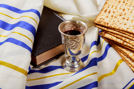 passover jewish matzoh bread holiday matzoth celebrationの写真素材