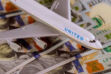 10 February 2020 Chicago IL: Dollar Bills for background with United Airlines Boeing 737-990 aircraftのeditorial素材