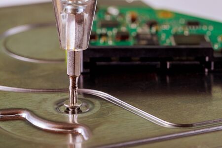 Recovery support hard disk drive to repair screw hard disk in service center