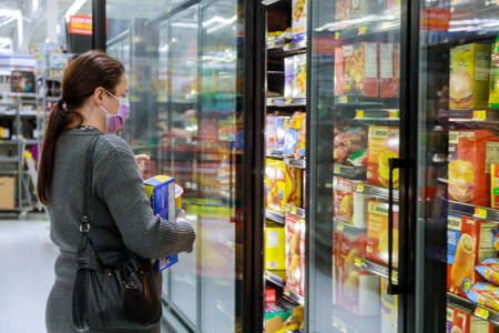 Walmart supermarket Los Angeles CA US 16 MAY 2020: Woman in a mask is shopping at the in a grocery store with during the coronavirus Covid-19 pandemicのeditorial素材