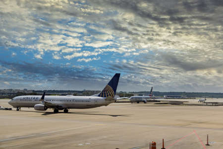 20 SEPTEMBER 2021 Houston, TX USA: Passenger aircraft at the In Busch International Airport in Houston TX on United Airlineのeditorial素材