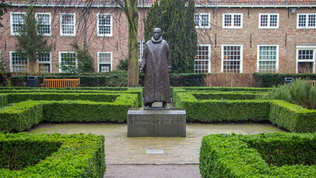 Statue of William the Silent of Orange in a public park in Delft Hollandのeditorial素材