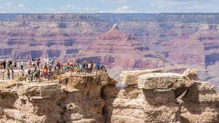 People on a high viewpoint overlooking the Grand Canyonのeditorial素材