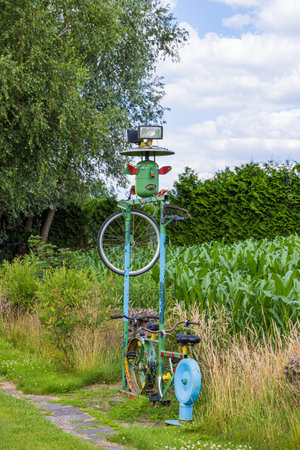 De Glind, The Netherlands - July 2 2022: Art from waste and old agricultural equipment along hiking trail Glindhorsterpad one of the so called Klompenpaden in Barneveld Gelderland in The Netherlandsのeditorial素材