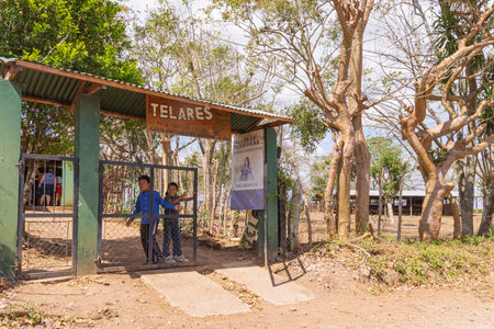 El Chile, Nicaragua - March 13, 2024: Small factory and shop of Nicaraguan indigenous artisan weavers that live and work in the mountains of Northern Nicaragua. craft of traditional indigenous weavingのeditorial素材