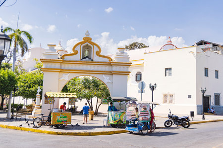 Leon, Nicaragua - March 17, 2024: La Merced Park and church colonial historic place in city Leon in Nicaraguaのeditorial素材