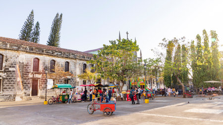 Leon, Nicaragua - March 17, 2024: Streetview central market front of the white cathedral of Leon in Nicaraguaのeditorial素材
