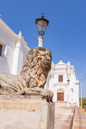 Leon, Nicaragua - March 16, 2024: Lion sculpture at entrance of white cathedral of city Leon in Nicaraguaのeditorial素材
