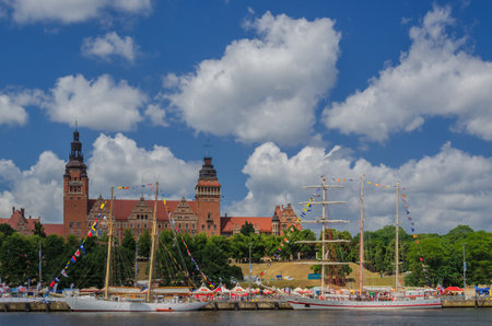 SZCZECIN, WEST POMERANIAN / POLAND: Waly Chrobrego (Chrobry Embankment) - Sailing on the waterfront...