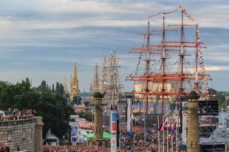 SZCZECIN, WEST POMERANIAN / POLAND: Final Tall Ships Races. Sailing ships at the waterfront and thousands of people at the concertのeditorial素材