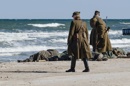 KOLOBRZEG, WEST POMERANIAN / POLAND - 2018: Staging of battle for Kolobrzeg - Dead and alive soldiers after the battleのeditorial素材