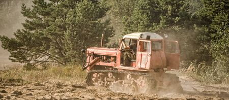 CONSTRUCTION MACHINERY - Off-road bulldozer in extreme terrain