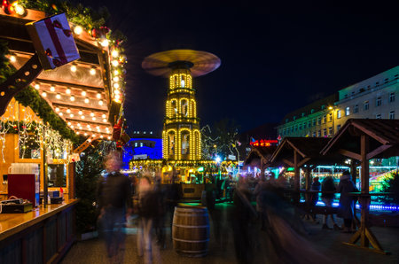 POZNAN / POLAND - 2019: An atmospheric Christmas market in the evening illuminationのeditorial素材