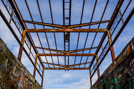 SZCZECIN, WEST POMERANIAN - POLAND - 2020: Pipe laying vessel on the background of cars driving the expresswayのeditorial素材