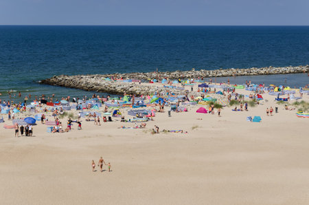 JAROSLAWIEC, WEST POMERANIAN / POLAND - 2021: Holidaymakers relacreation on the sunny sea beachのeditorial素材