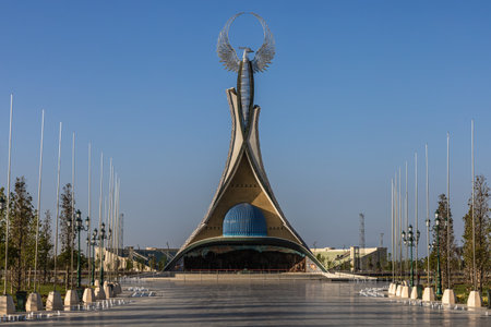 Tashkent, Uzbekistan - April 19, 2023: Memorial of Freedom and Independence in the form of a pyramid on the square of the city park "New Uzbekistan" (Yangi Uzbekistan) with a tower where the Humo birdのeditorial素材