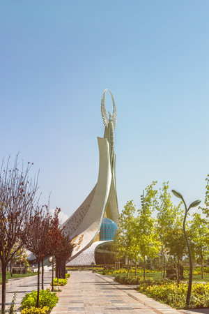 Tashkent, Uzbekistan - August 28, 2023: Memorial of Freedom and Independence with the structure of the national color on the square of the city park "New Uzbekistan" (Yangi Uzbekistan) with a tower where the Humo bird.のeditorial素材