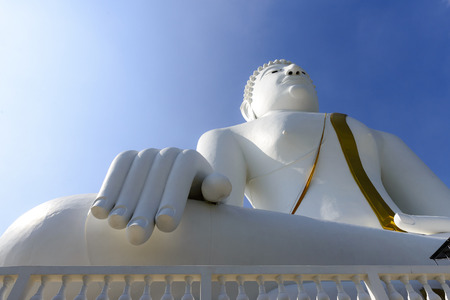 the white Buddha statute with the blue sky.の写真素材