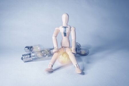 Wooden puppets and light bulbs Creative conceptの写真素材