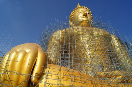 Golden Buddha Statue Under Construction            の写真素材