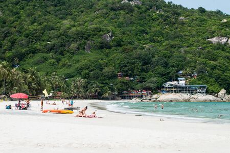 KOH PHANGAN,THAILAND - MAY 2, 2014: Haad Rin beach or the full moon party beach during day time many tourist coming to sun bathing and swimming.のeditorial素材