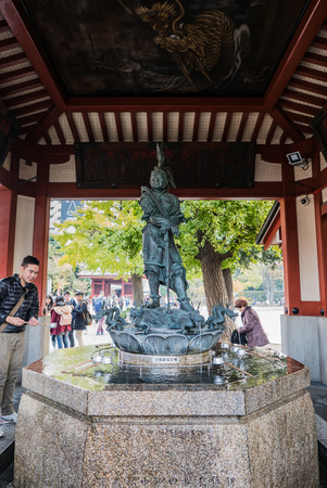 Tokyo, Japan-Nov 30, 2015. Fountain Statue in Sensoji Temple, Asakusa, Tokyo, which was taken in the morning. Sensoji Temple is one of the most popular places in Tokyo, where many tourists visit/ Sensoji Temple is one of the most popular and colorful tempのeditorial素材