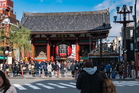 Tokyo, Japan-Nov 30, 2015. Kaminarimon Gate (Thunder Gate) of Sensoji Temple, Asakusa, Tokyo, which was taken in the morning.のeditorial素材