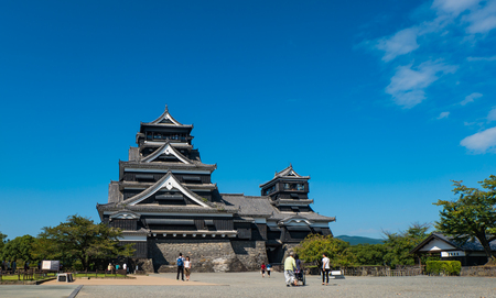 KUMAMOTO, JAPAN - SEPTEMBER 27, 2014: Tourists around Kumamoto castle in Kumamoto, Japan. Kumamoto Castle is a hilltop Japanese castle located in ChÅ«Å-ku, Kumamoto in Kumamoto Prefecture. It was a large and extremely well fortified castle. The castle keのeditorial素材
