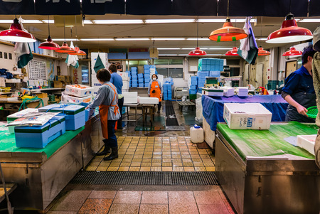 Kanazawa, Japan - May 3, 2016 : Vendor in Ohmicho Ichiba Fish Market in Kanazawa, Japan. It is the biggest fish market in Kanazawa. It selling all manner of freshly caught seafood.のeditorial素材