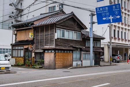 Kanazawa, Japan - May 3, 2016:  Old wooden house in Kanawaza city. Kanazawa city is the biggest city in the Hokuriku region, Japan has a population of 
450,000のeditorial素材