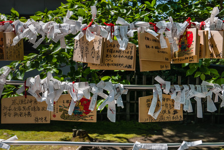 Kanazawa, Japan - May 4, 2016: Ema plaques and Paper fortune at Utasu Jinja Shrine near Higashi Chaya District (East Geisha District) in Kanazawa, Ishikawa Prefecture, Japan. This shrine is on the way from the Higashi Chaya District to the temple area on のeditorial素材