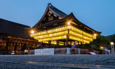 Kyoto, Japan - May 7, 2016: Ancient wooden Pavilion main hall decorating with the paper lanterns at Yasaka-jinja Shrine in Kyoto. Yasaka-jinja Shrine is a famous shrine in the Ancient city of Kyoto, Japan.のeditorial素材