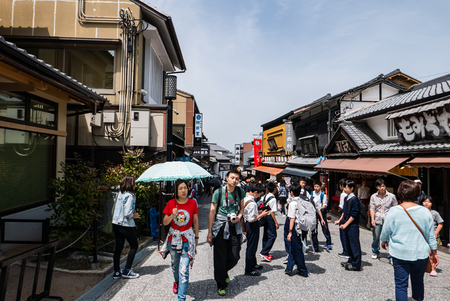 Kyoto, Japan - May 8, 2016: Tourist at shopping street to visit Kiyomizu-dera temple in Kyoto city, Japanvisiting Kiyomizu-dera Temple in Kyoto, Japan in the morning.のeditorial素材