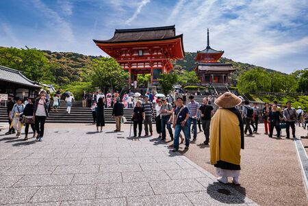 Kyoto, Japan - May 8, 2016: Tourist at shopping street to visit Kiyomizu-dera temple in Kyoto city, Japanvisiting Kiyomizu-dera Temple in Kyoto, Japan in the morning.のeditorial素材
