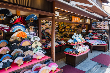 Kyoto, Japan - May 8, 2016: Hand Fan shop on the street to Kiyomizu-dera temple in Kyoto, Japanのeditorial素材