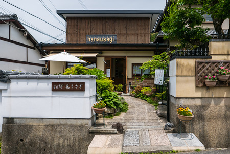Kyoto, Japan - May 8, 2016: Cafe on the street to visit Kiyomizu-dera temple in Kyoto city, Japanvisiting Kiyomizu-dera Temple in Kyoto, Japan in the morning.のeditorial素材