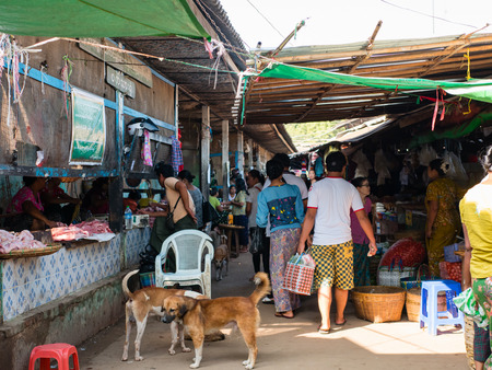 Bagan , Myanmar - October 21, 2016: Burmese People at Mani Sithu Market in Nyaung-U village, Bagan, Myanmar (Burma)のeditorial素材