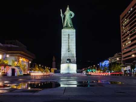 Seoul, South Korea - October 16, 2017: Gwanghwamun Plaza with the statue of the Admiral Yi Sun-sin in Seoul, South Korea.のeditorial素材