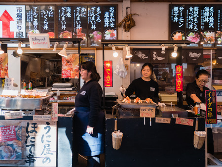 Tokyo, Japan - October 30, 2018: Vendors in Tsukiji Fish Market in Tokyo, Japan. It is the biggest wholesale fish and seafood market in the world.のeditorial素材