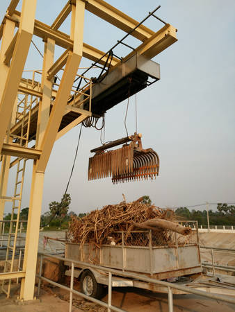 Trash rake cleaning machine  outdoor