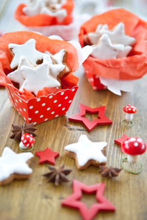 Star-shaped cinnamon cookies for christmasの写真素材