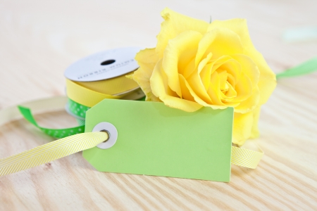 Yellow rose with blank tagの写真素材