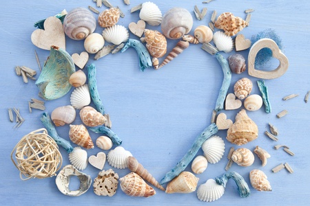 Wooden background with sea shells and heartsの写真素材