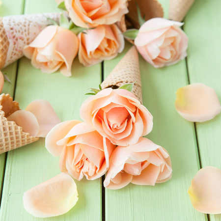 Fresh peach roses on rustic wooden backgroundの写真素材