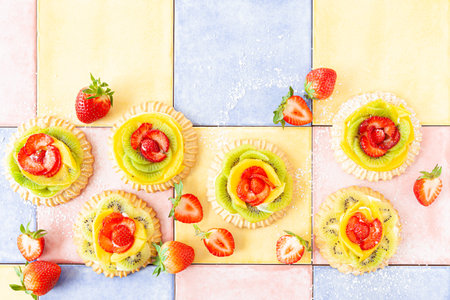 Little shortcrust pies / cakes with fresh fruitsの写真素材