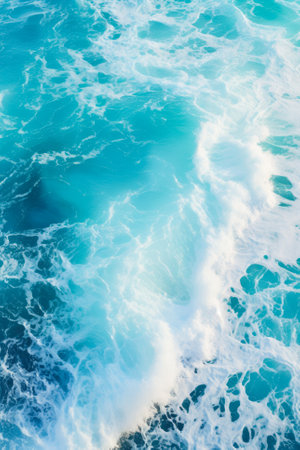 Ocean waves crashing on the shoreの素材